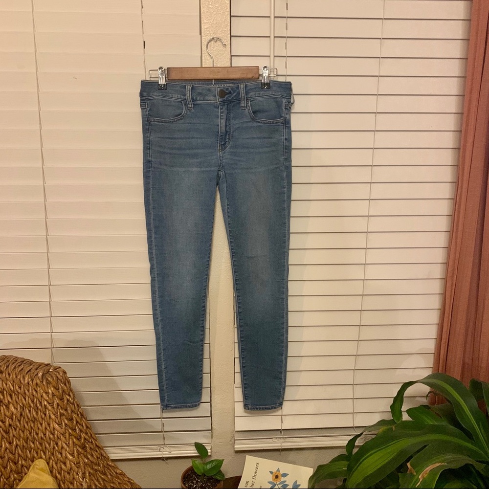 American eagle light skinny jeans